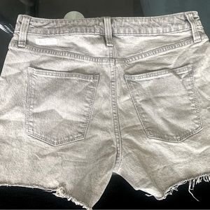 Cutoff gray shorts